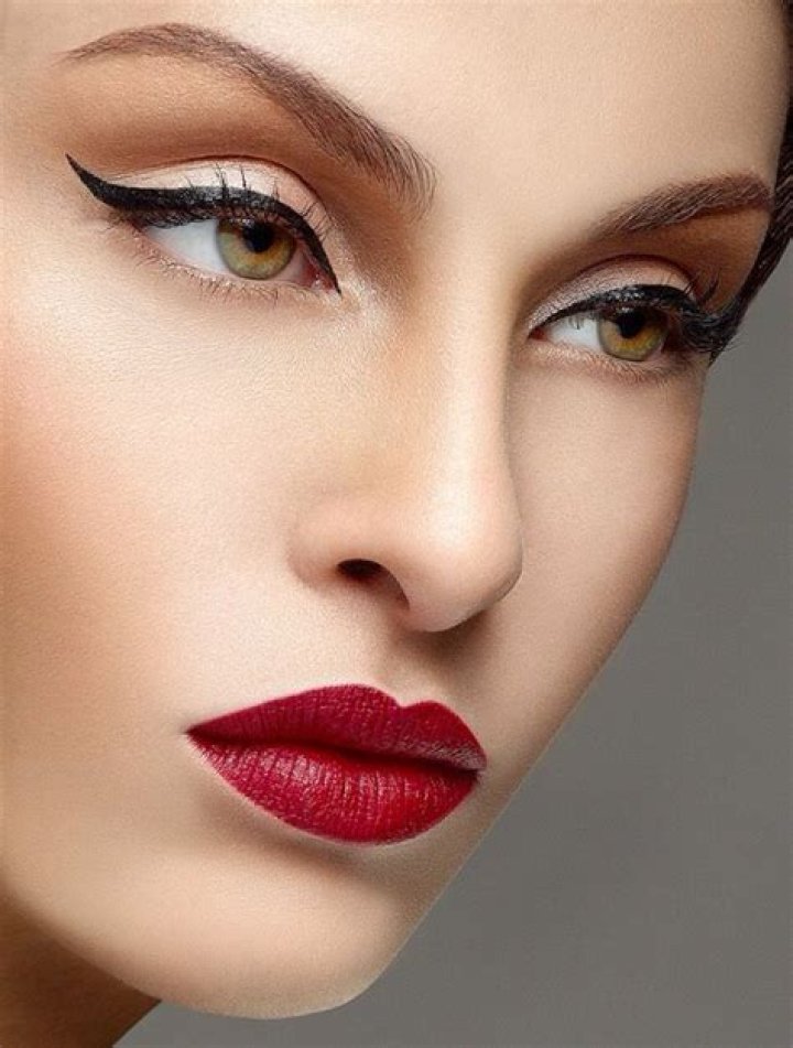 Vintage Bold Makeup Idea