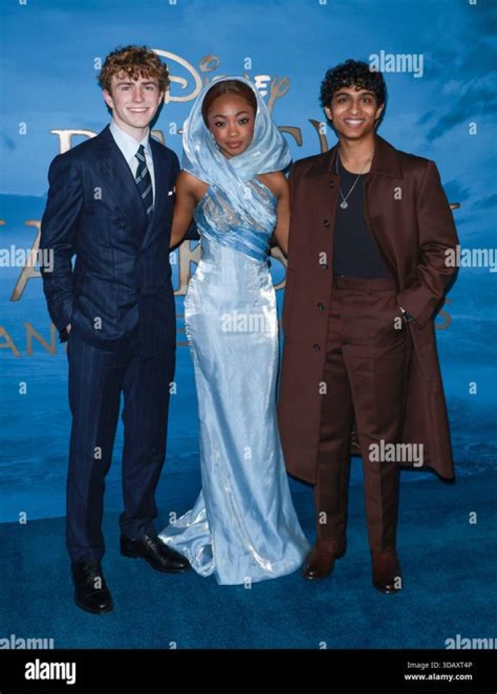 walker scobell and leah jeffries Percy jackson, Jackson, Filmes
