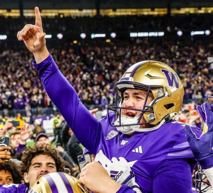 Washington Kicker Earns Scholarship, NIL Offer After Apple Cup Heroics