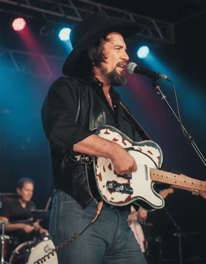 Waylon Jennings had already been through three unsuccessful marriages