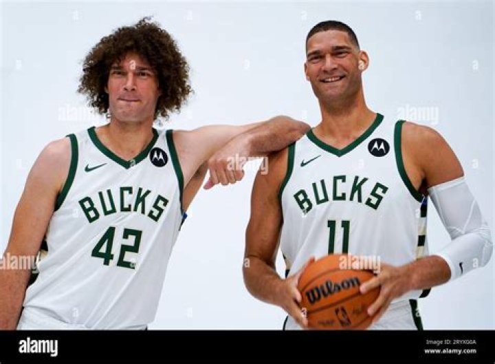 What are Robin Lopez's contract details with the Cleveland Cavaliers
