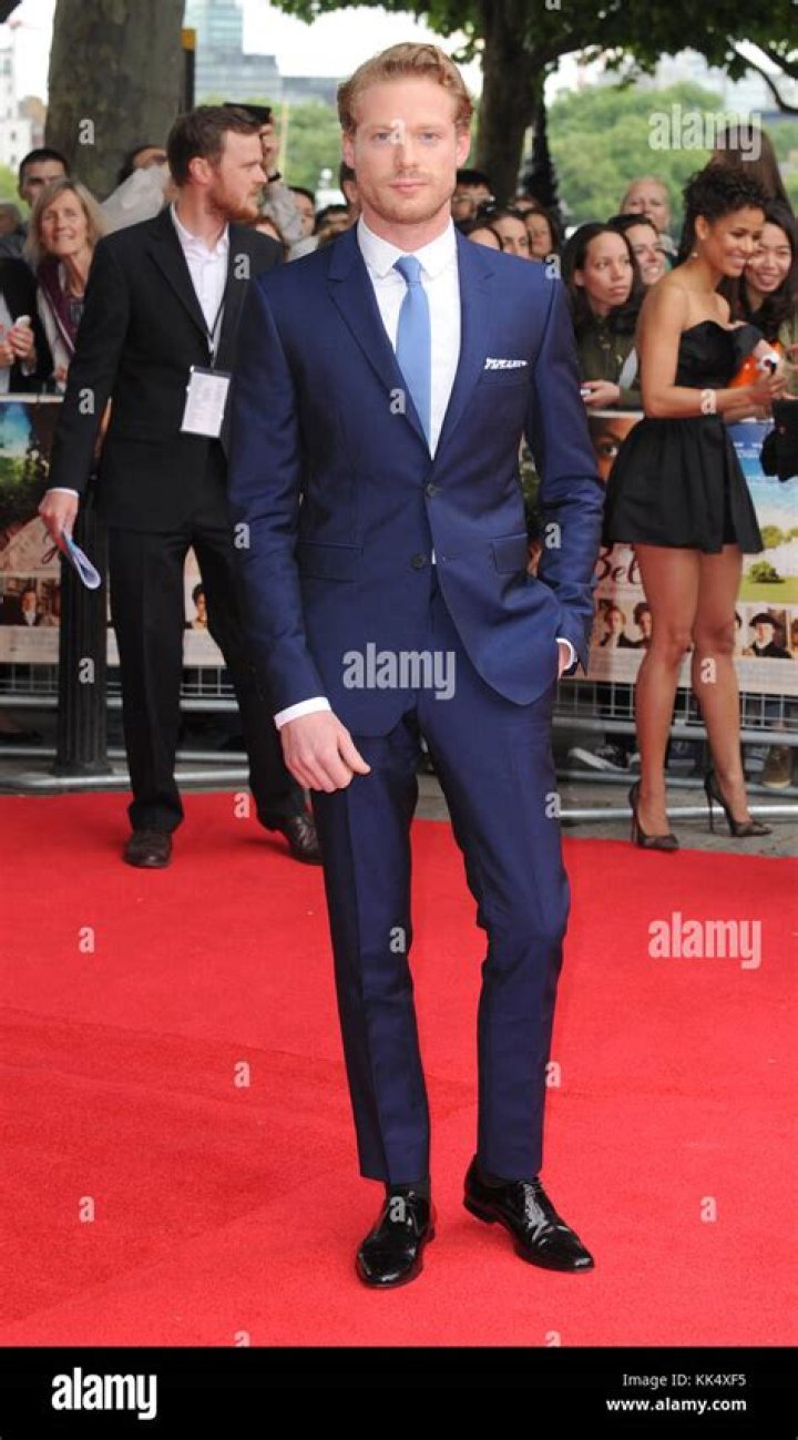 What is Sam Reid Height ? How tall is sam reid ? Height Of Celebrities
