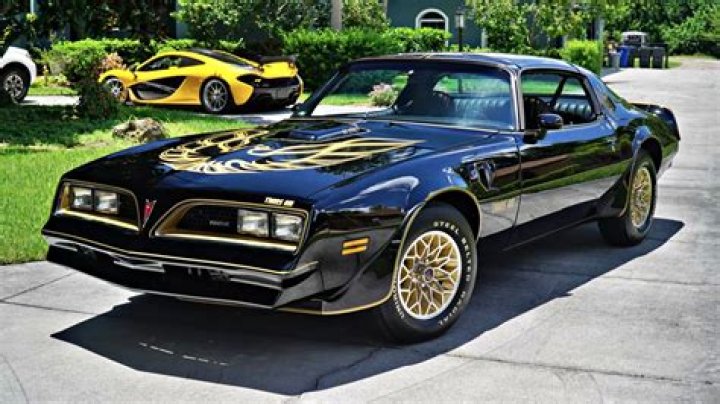 What year trans am in smokey and the bandit 1977 ruleslikos