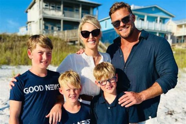 Who are David and Vickie? 'The Bachelorette' Season 20 star Charity