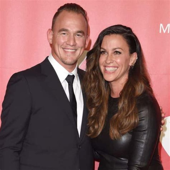 Who Has Alanis Morissette Dated? Her Dating History with Photos
