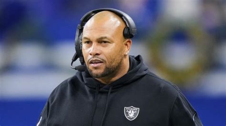 Who is Antonio Pierce? What to know about interim Raiders coach