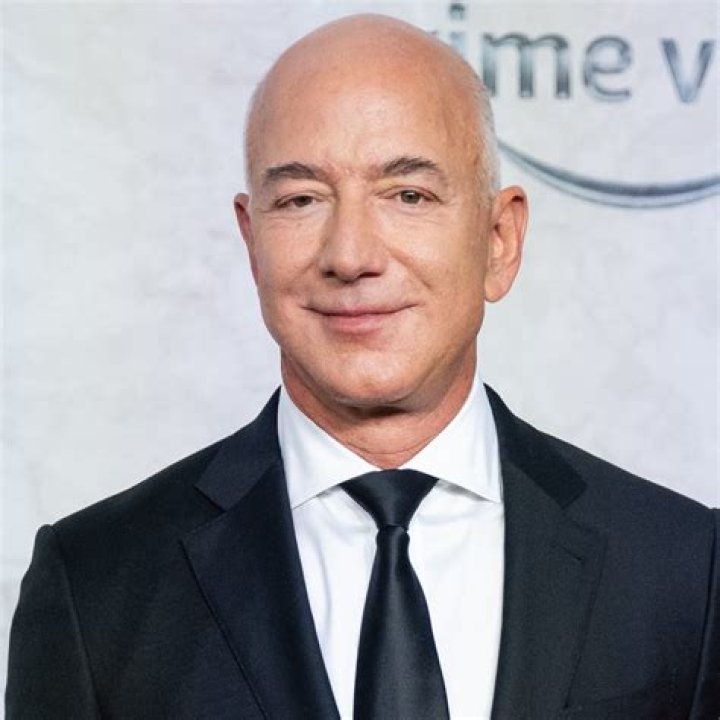 Who Is Jeff Bezos' Fianc&eacute;e? All About Lauren S&aacute;nchez