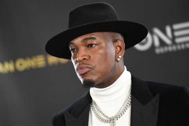 Who is NeYo's wife Crystal Smith and how many children do they have?