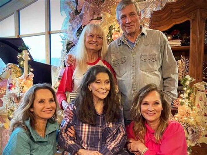 Who is Oliver Lynn? Meet Loretta Lynn&rsquo;s Other Half Traditional Country