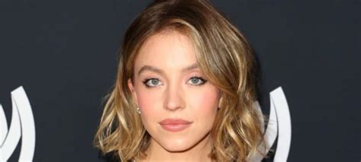 Who is Sydney Sweeney Biography, Net Worth & more TRAN HUNG DAO School
