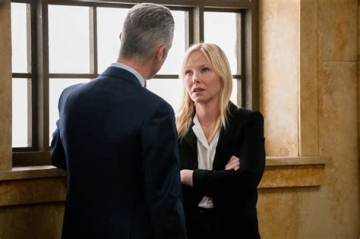 Why Did Amanda Rollins Leave Law & Order SVU? Where is Kelli Giddish Today?