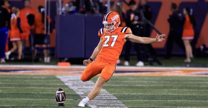 WOOF! Huskies add Kicker to Class of 2022