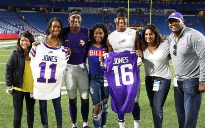 Zay Jones Wife Is Zay Jones Married?