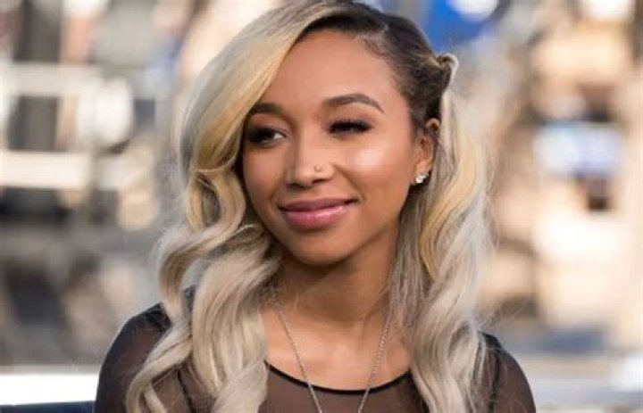 Zonnie Pullins (Singer) Wiki, Height, Weight, Age, Bio, Affair, Dating
